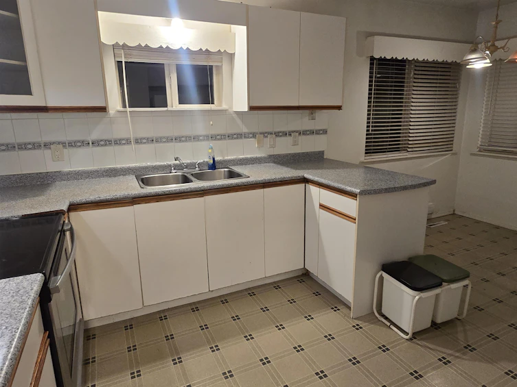 123 E 64th Avenue, Vancouver, BC, V5X 2M3 - 8