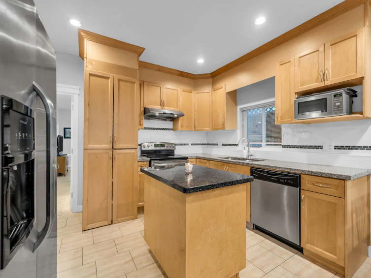 312 Strand Avenue, New Westminster, BC, V3L 3J2 - 10