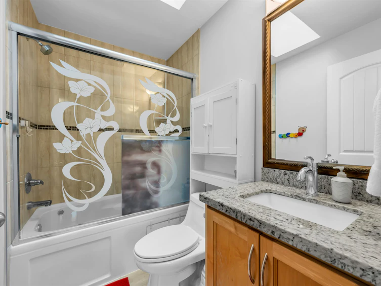 312 Strand Avenue, New Westminster, BC, V3L 3J2 - 16