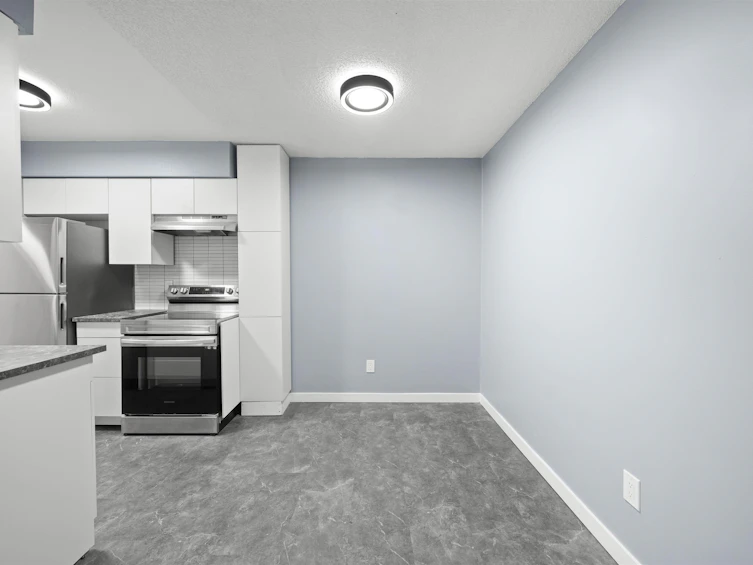 110-15238 100 Avenue, Surrey, BC, V3R 7T9 - 9