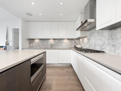310-6333 W Boulevard - 5
