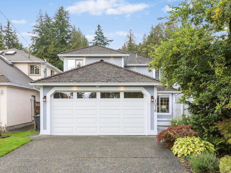 1076 Clements Avenue, North Vancouver BC V7R 2L4