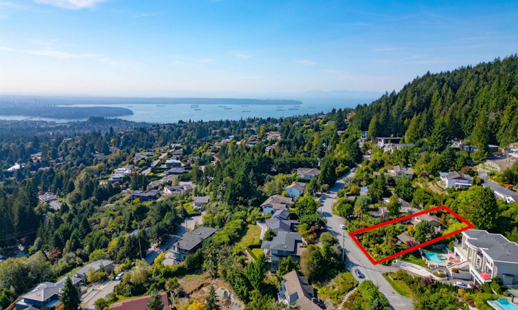 560 Craigmohr Drive