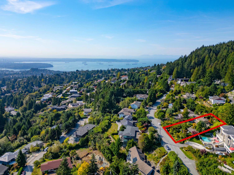 560 Craigmohr Drive, West Vancouver, BC, V7S 1W9