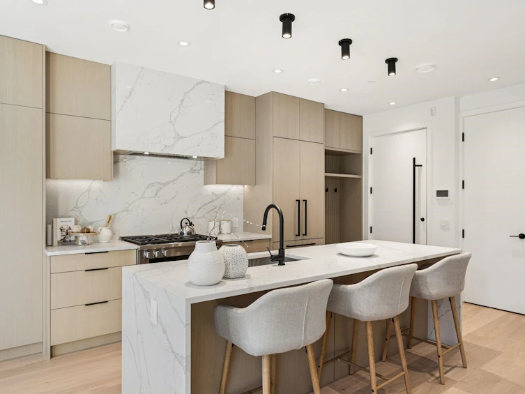 2-3036 W 14th Avenue, Vancouver, BC, V6K 2X8 - 3