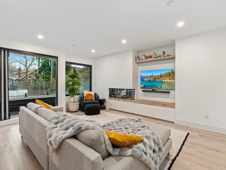 3232 W 5th Avenue, Vancouver, BC, V6K 1V4 - 4