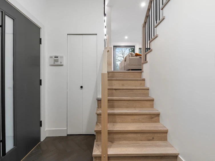 3232 W 5th Avenue, Vancouver, BC, V6K 1V4 - 3
