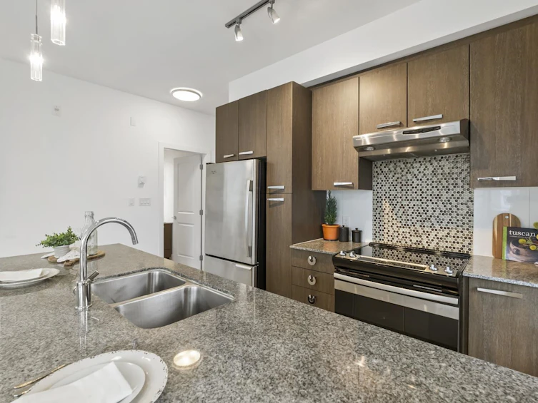 221-15956 86a Avenue, Surrey, BC, V4N 6N8 - 11