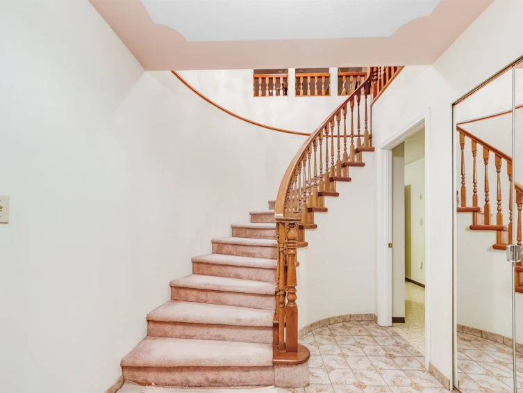 2721 Grant Street, Vancouver, BC, V5K 3H1 - 4