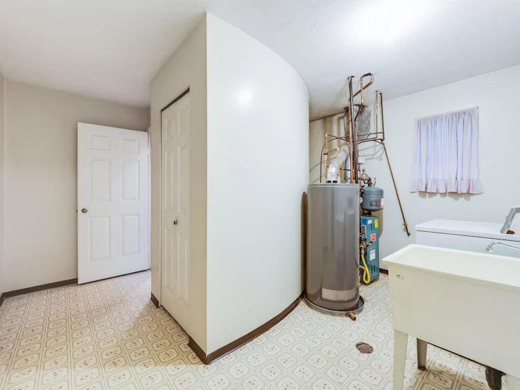 2721 Grant Street, Vancouver, BC, V5K 3H1 - 31