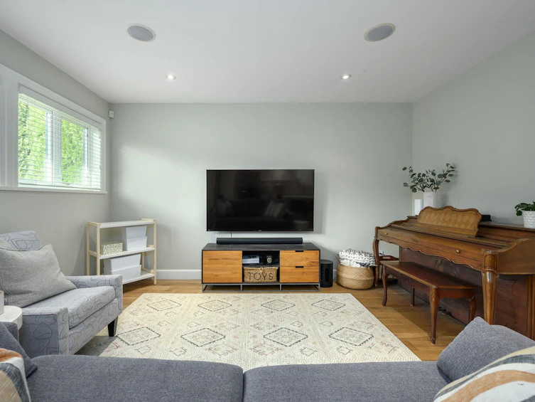 4241 Balkan Street, Vancouver, BC, V5V 3Z4 - 9
