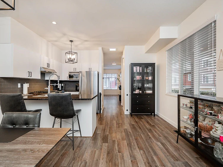 8-19455 65 Avenue, Surrey, BC, V4N 0Z1 - 8