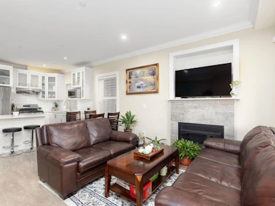 201-4577 Slocan Street - 3