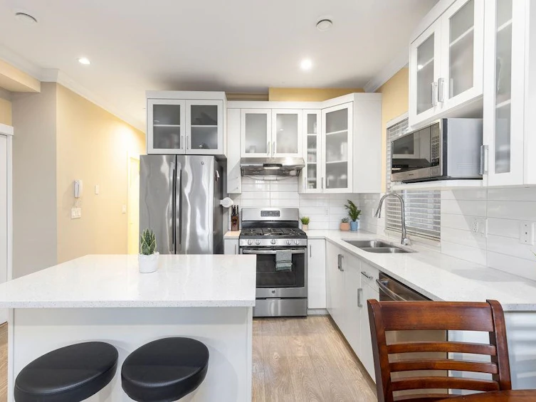 201-4577 Slocan Street, Vancouver, BC, V5R 1Z8 - 9