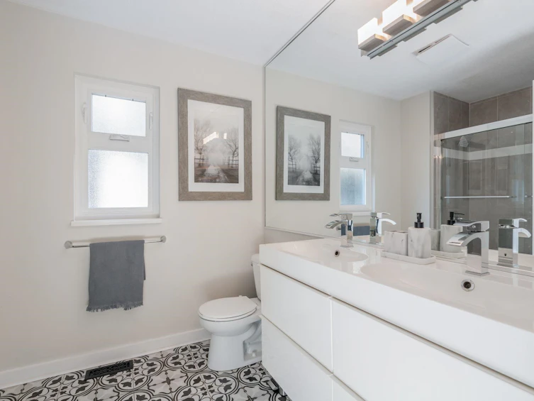 625 Seymour Court, North Vancouver, BC, V7J 3S7 - 16
