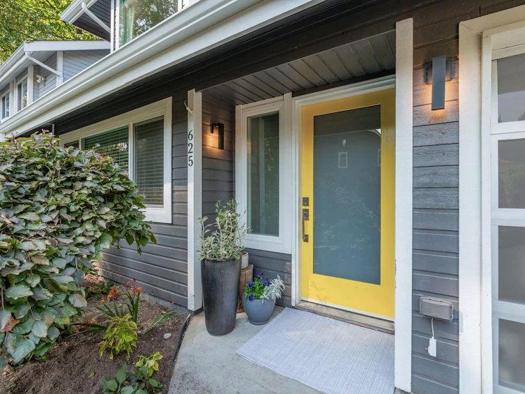 625 Seymour Court, North Vancouver, BC, V7J 3S7 - 2