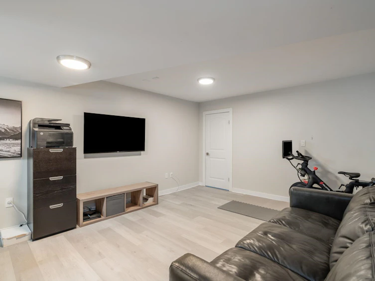 625 Seymour Court, North Vancouver, BC, V7J 3S7 - 27