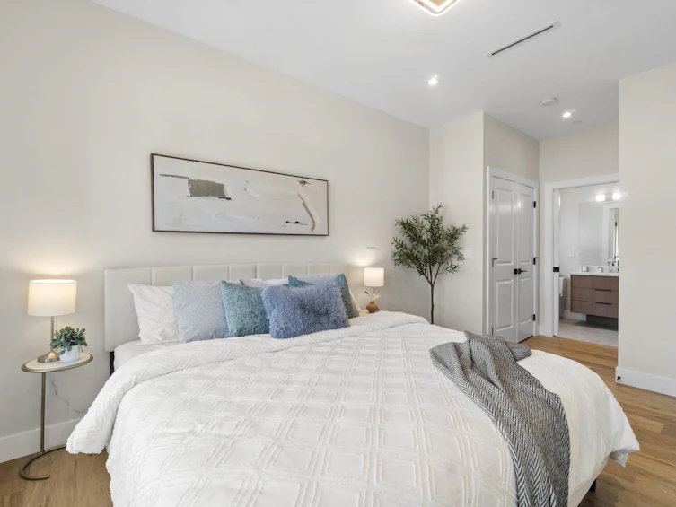 40 E 46th Avenue, Vancouver, BC, V5W 1Z1 - 4