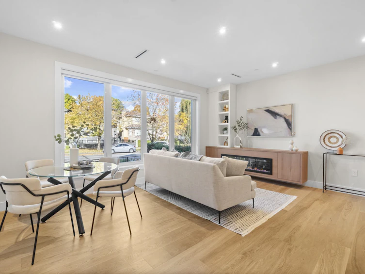 40 E 46th Avenue, Vancouver, BC, V5W 1Z1