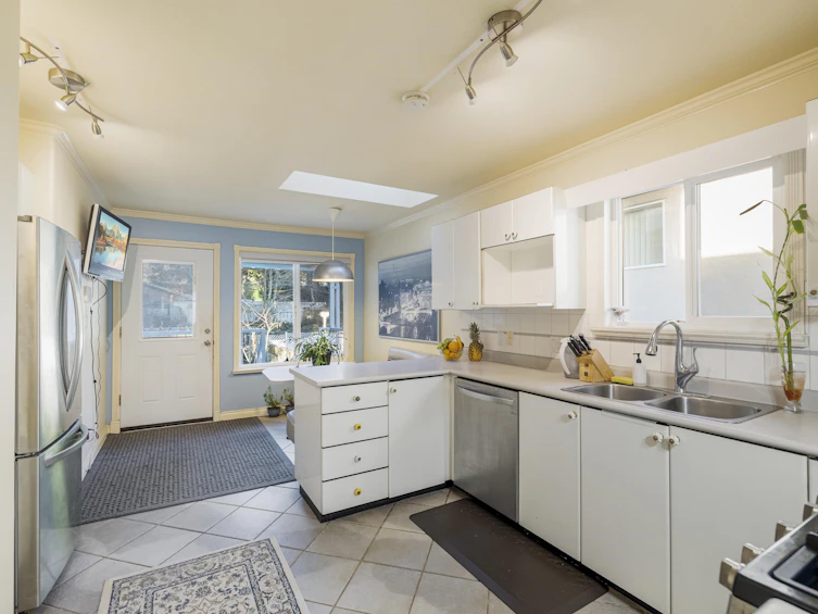 538 W 25th Street, North Vancouver, BC, V7N 2G3 - 2