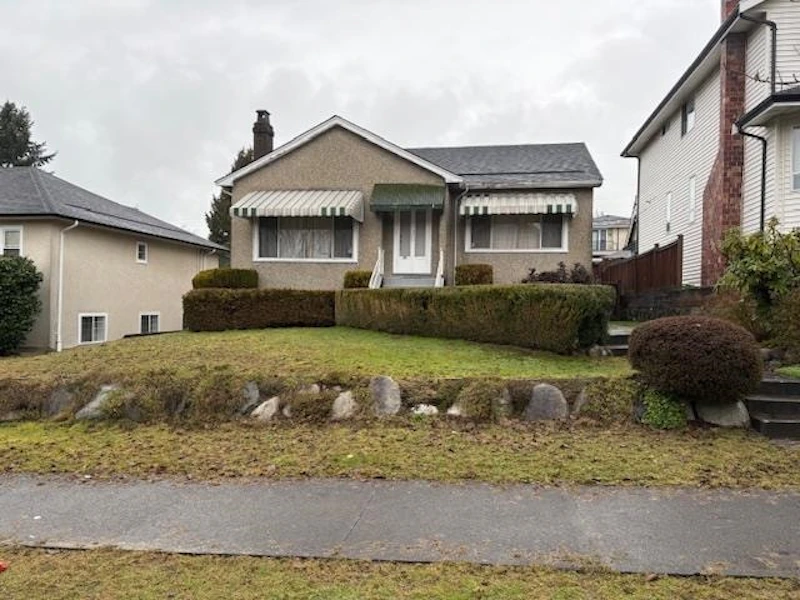 2355 W 20th Avenue, Vancouver BC V6L 1G4