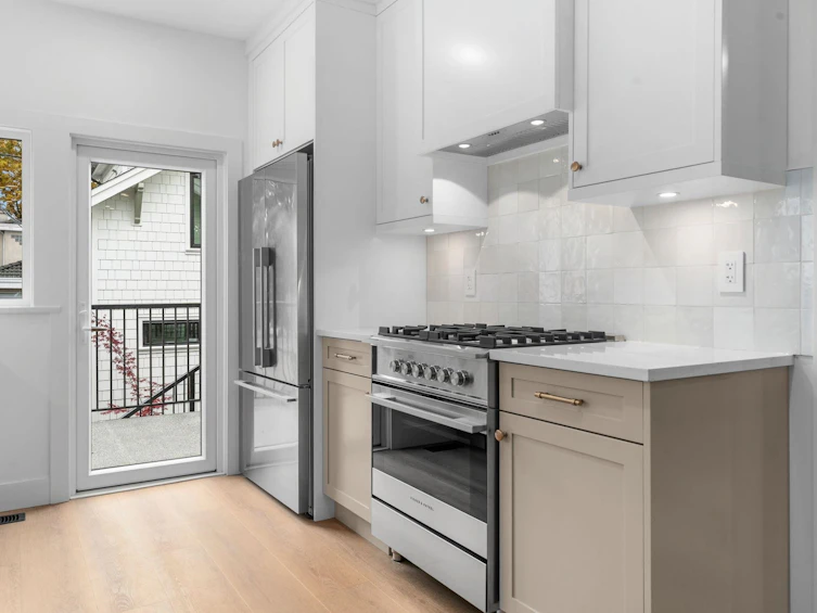2530 Mcgill Street, Vancouver, BC, V5K 1H1 - 8