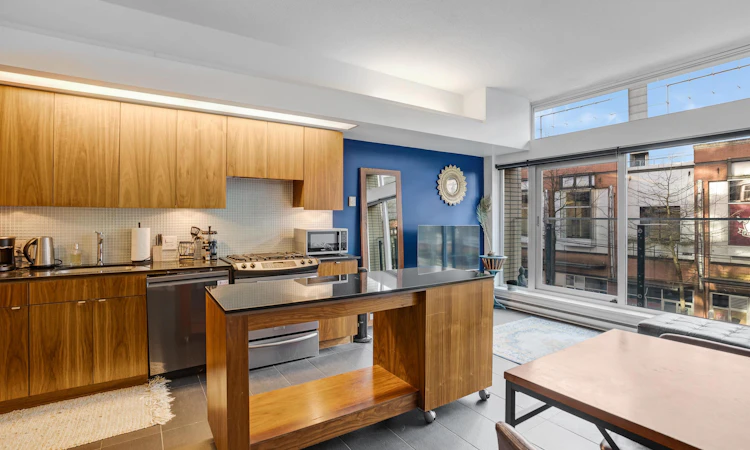309-33 W Pender Street