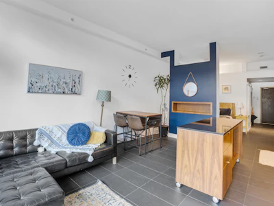 309-33 W Pender Street - 5