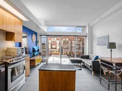 309-33 W Pender Street - 3