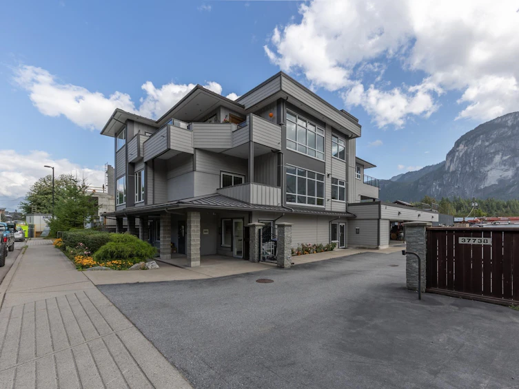 37718-& 37738 Third Avenue, Squamish, BC, V8B 1C3 - 5