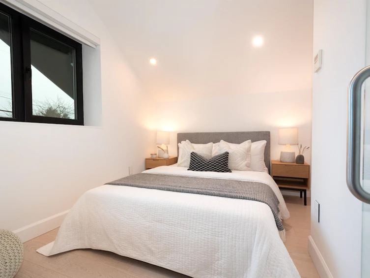 2734 Yale Street, Vancouver, BC, V5K 1C3 - 12