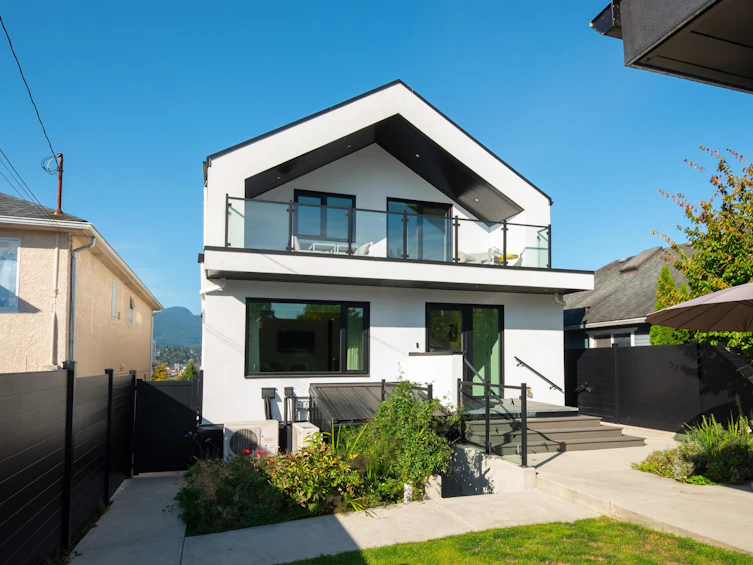 2734 Yale Street, Vancouver, BC, V5K 1C3 - 21