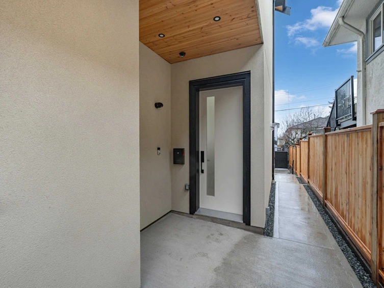 2-1020 Nootka Street, Vancouver, BC, V5K 4E7 - 2