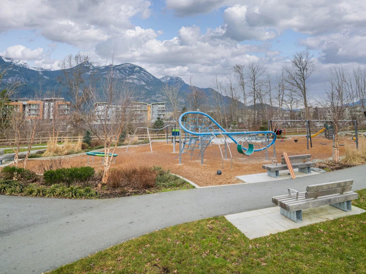 38035 Helm Way, Squamish, BC, V8B 2A1 - 36