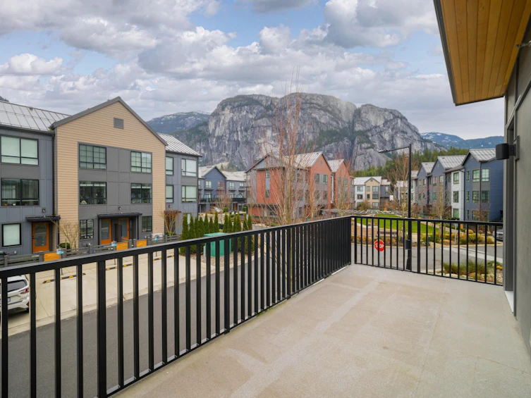 38035 Helm Way, Squamish, BC, V8B 2A1 - 2