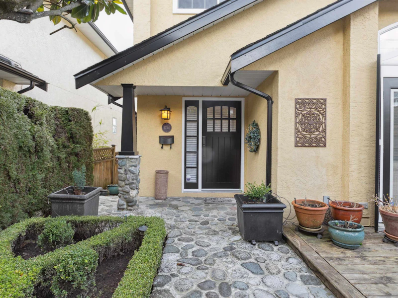 1274 Esquimalt Avenue, West Vancouver BC V7T 1K3