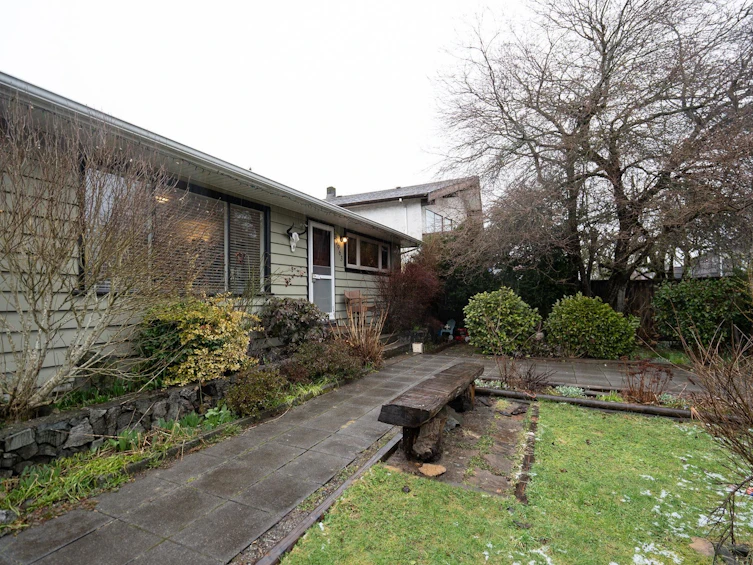 37963 Fourth Avenue, Squamish, BC, V8B 0B7 - 4