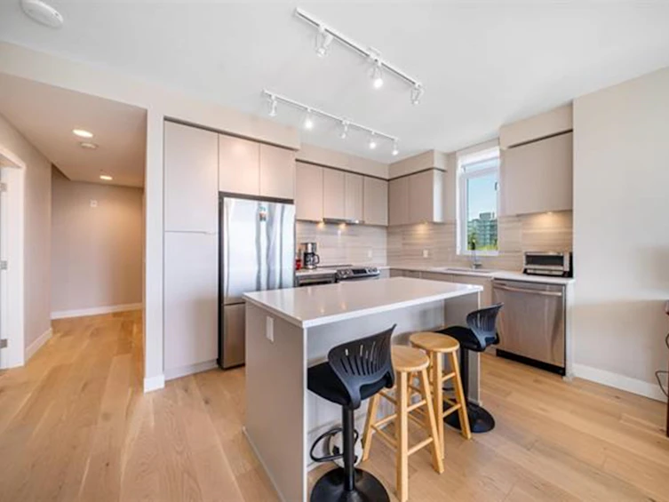 504-8761 University Crescent, Burnaby, BC, V5A 4Y8 - 3