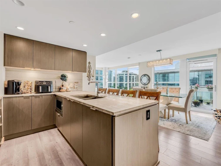 602-112 E 13th Street, North Vancouver, BC, V7L 0E4 - 11