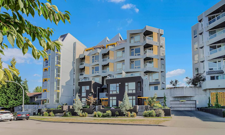 305-32838 Landeau Place