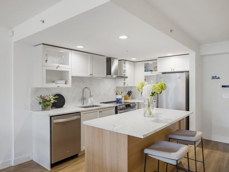 504 - 2137 W 10th Avenue, Vancouver BC V6K 4W4
