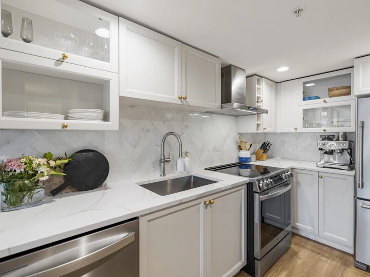 504-2137 W 10th Avenue, Vancouver, BC, V6K 4W4 - 5