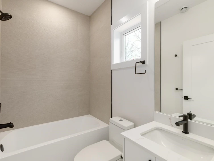 2-3508 E Pender Street, Vancouver, BC, V5K 2E3 - 18