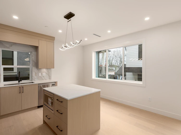 2-3508 E Pender Street, Vancouver, BC, V5K 2E3 - 8