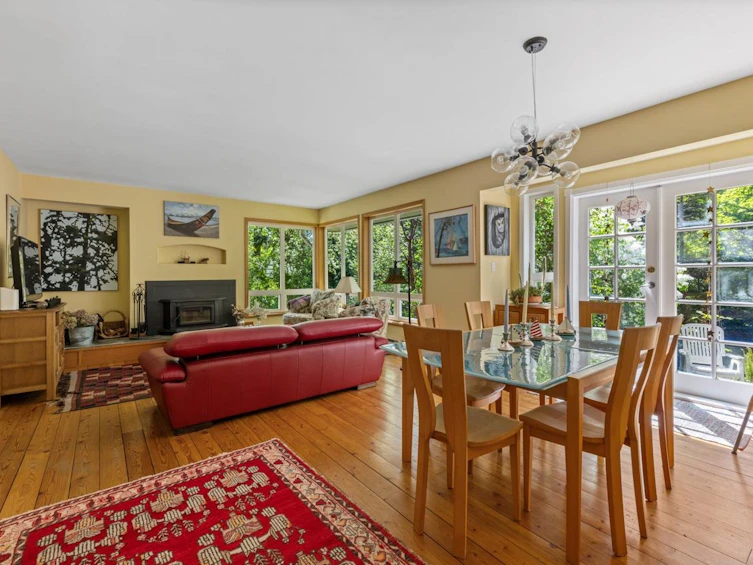 576 Cates Hill Road, Bowen Island, BC, V0N 1G2