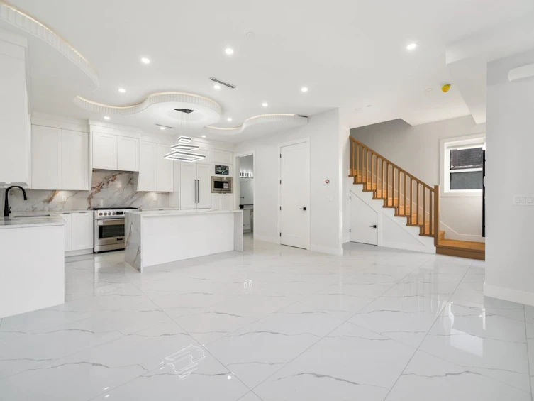 1330 E 64th Avenue, Vancouver, BC, V5X 2P1 - 2