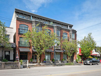 306-4463 W 10th Avenue - 4