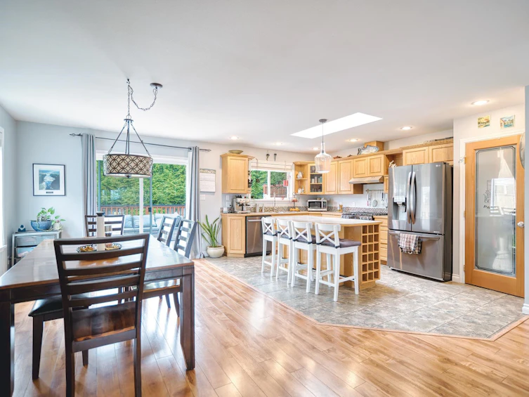 6302 Jasper Road, Sechelt, BC, V7Z 0R7 - 6