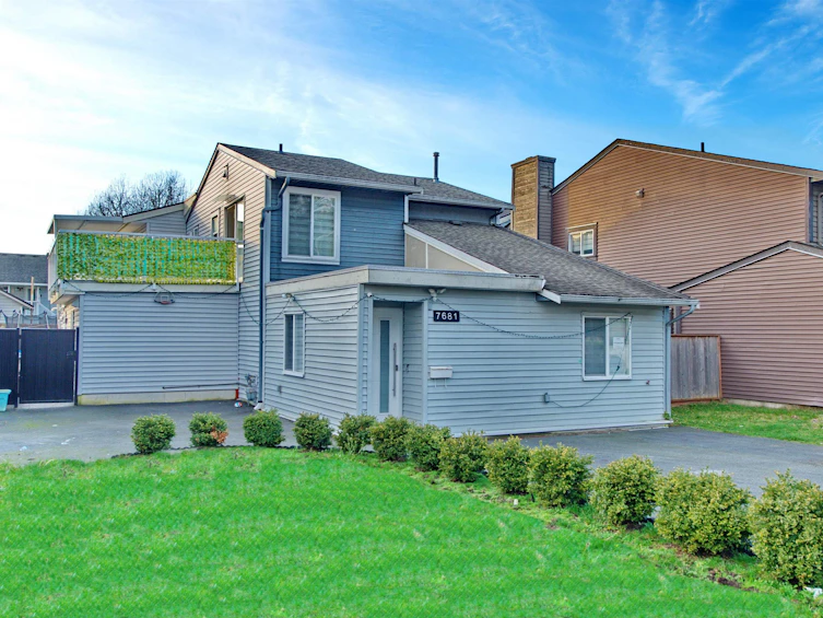 7681 125 Street, Surrey, BC, V3W 7W2