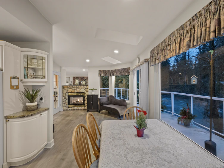 682 Seymour Boulevard, North Vancouver, BC, V7J 2J6 - 10